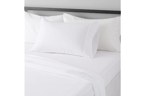 Amazon Basics Lightweight Breathable Wrinkle-Free Brushed Microfiber 3-Piece Bed Sheet Set with 14-Inch Deep Pockets, Twin, Bright White, Solid