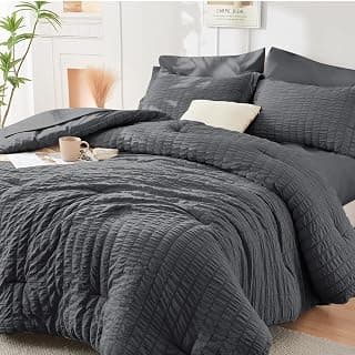 Amazon Deal Alert: Transform Your Bedroom with This Luxury 7-Piece Queen Comforter Set for Just $31.99!